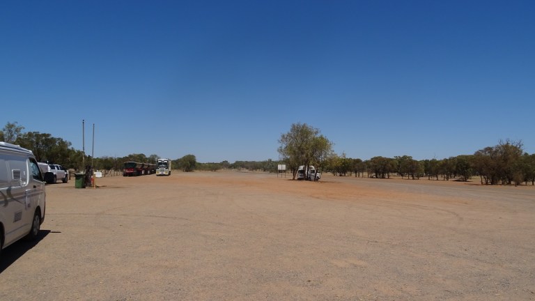 Kreuzung an Burke & Wills Roadhouse